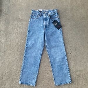 LEVI’S Ribcage Straight Ankle Super High Rise jeans